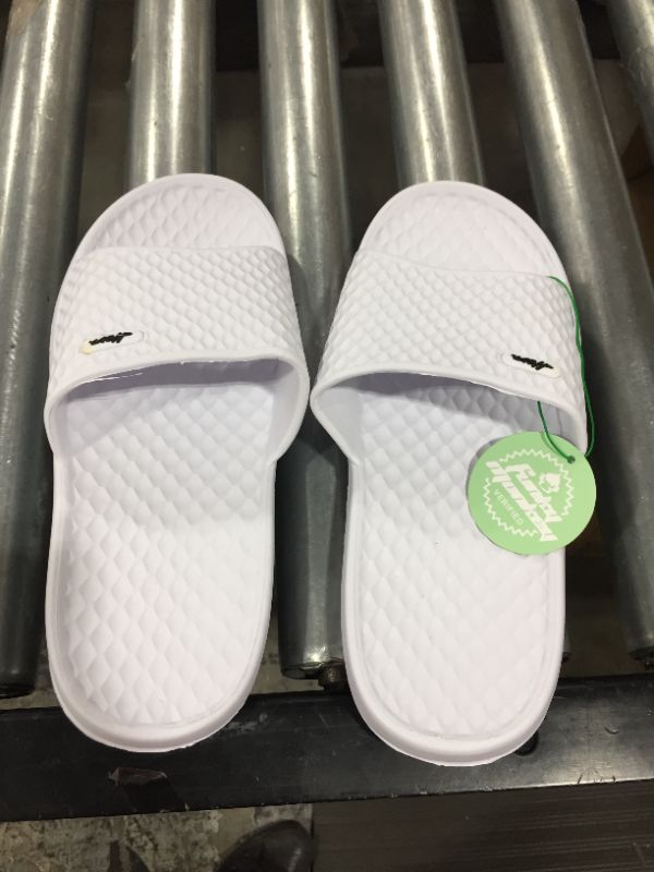 Photo 1 of size 38, white slides