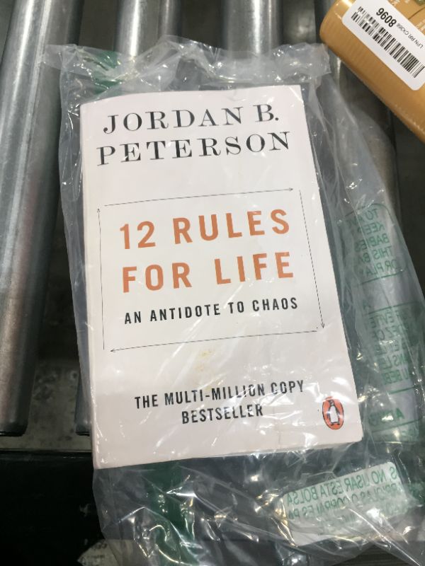 Photo 2 of 12 Rules for Life: an Antidote to Chaos by Jordan B. Peterson
