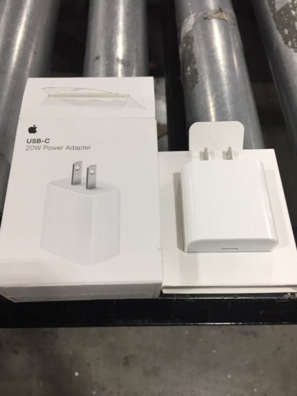 Photo 2 of Apple 20W USB-C Power Adapter
