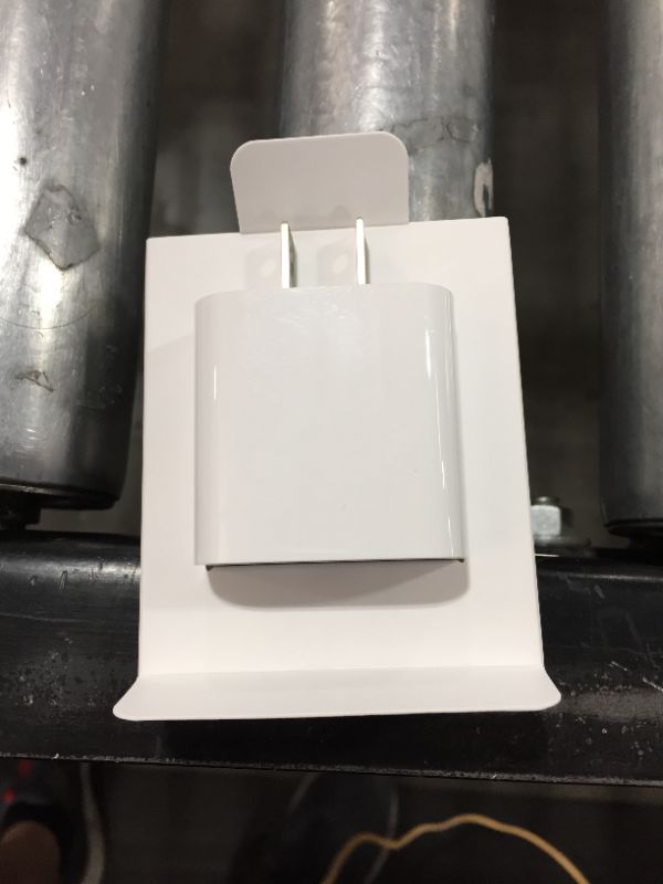 Photo 2 of Apple 20W USB-C Power Adapter
