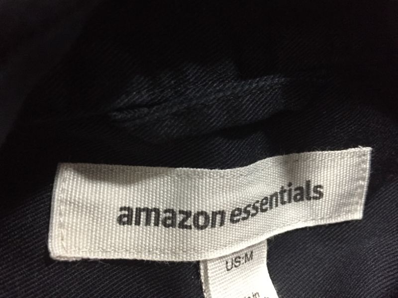 Photo 1 of Amazon Essentials Men's Short-Sleeve Stain and Wrinkle-Resistant Work Shirt Size M 
