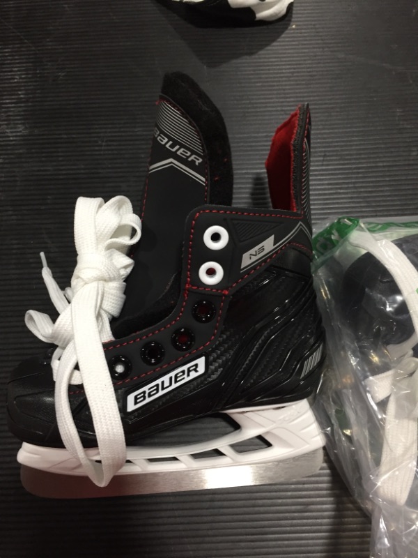 Photo 3 of Bauer Unisex NS Skate Youth SIZE 8