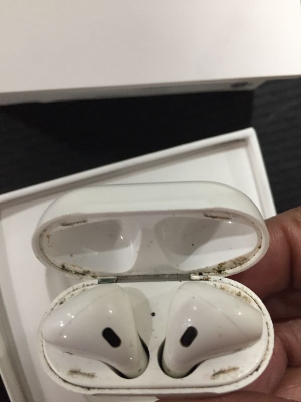 Photo 2 of Apple AirPods with Charging Case (Latest Model)
DIRTY