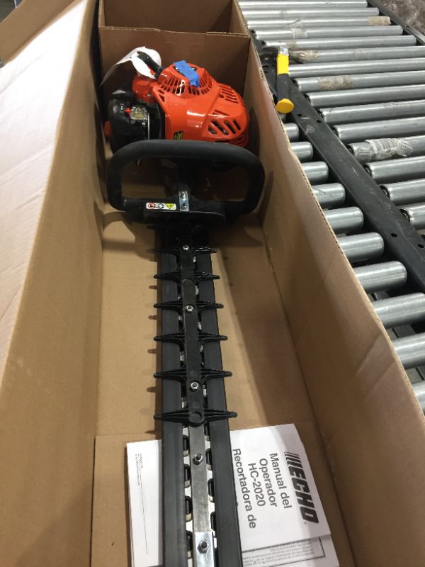 Photo 2 of 20 in. 21.2 cc Gas 2-Stroke Hedge Trimmer
