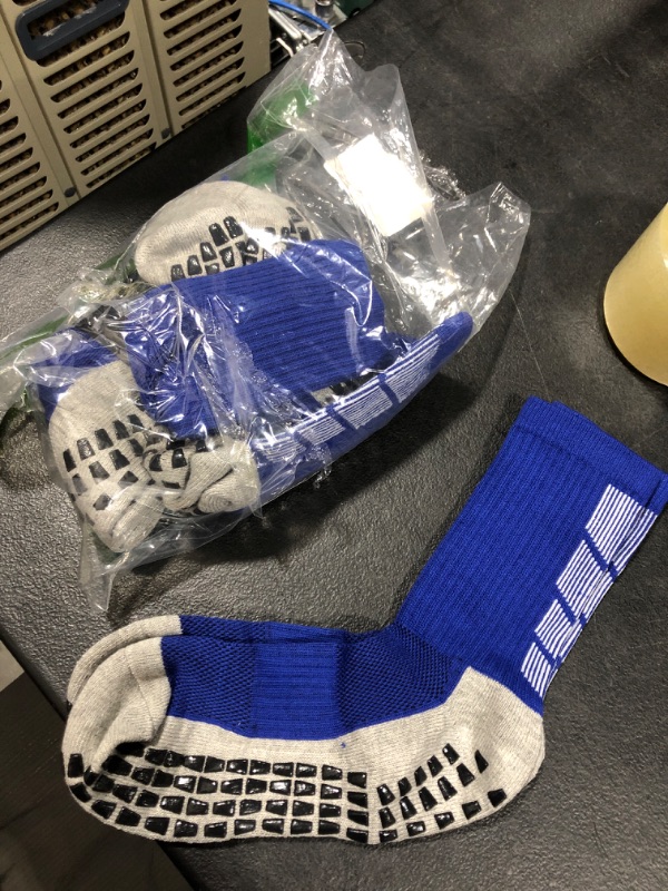 Photo 1 of 4 pack of Socks 6-10