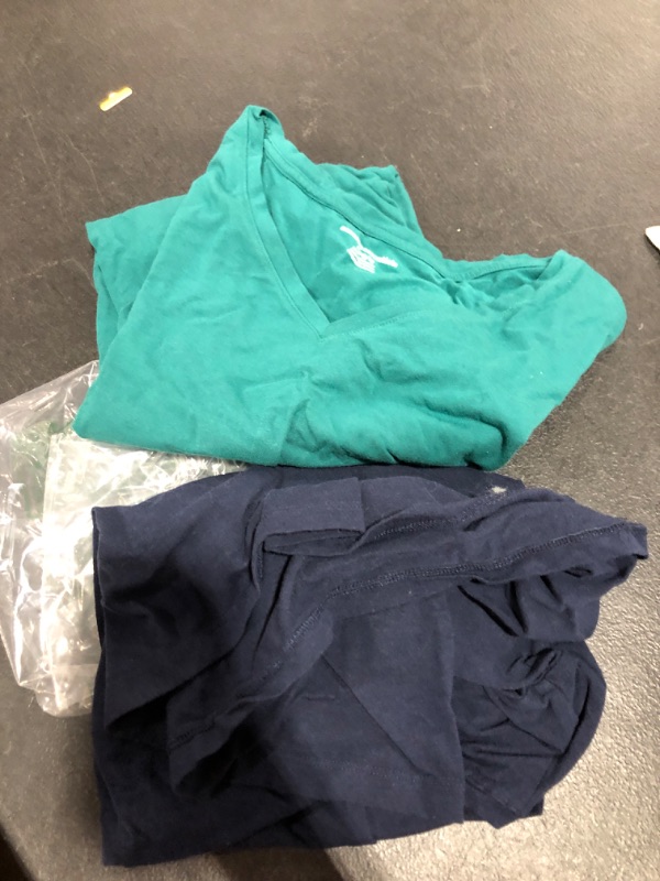 Photo 1 of Amazon Essentials Women's 2-Pack V-Neck Classic-fit Short-Sleeve Tee Shirt XL