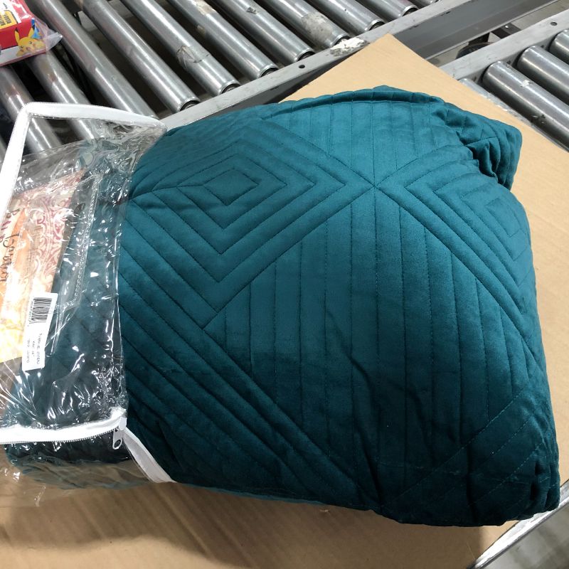 Photo 2 of Barefoot Bungalow Riviera Velvet Quilt and Pillow Sham Set, King/California King (3 Piece), Teal
