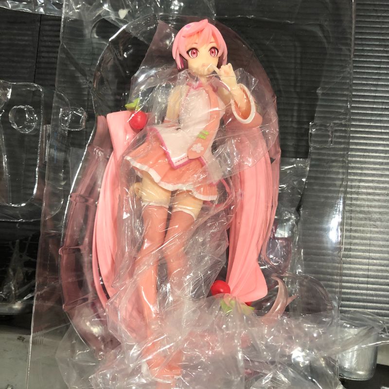 Photo 2 of Taito 451113600 Project Diva Hatsune Miku Sakura Version Figure, 7"
