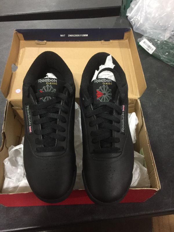 Photo 1 of Black Ree4bok Tennis Shoes. Size 91/2