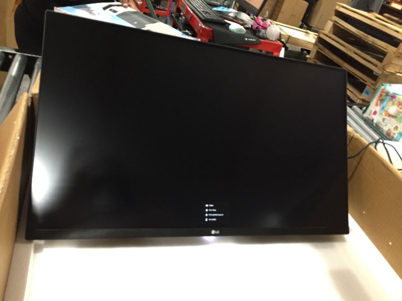 Photo 1 of LG 32UN880-B 32" UltraFine Display Ergo UHD 4K IPS Display with HDR 10 Compatibility and USB Type-C Connectivity, Black
