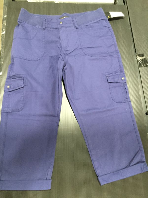 Photo 2 of Lee Womens Solid 6 Pockets Cargo Capris
MEDIUM