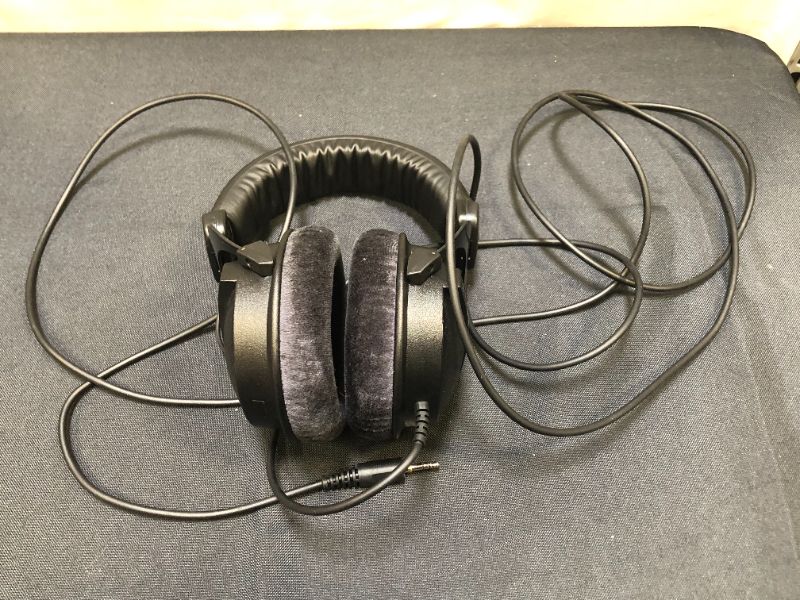 Photo 1 of beyerdynamic DT 770 PRO 80 Ohm Over-Ear Studio Headphones in Gray. Enclosed design, wired for professional recording and monitoring
