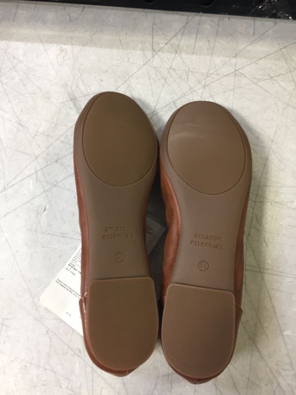 Photo 1 of AMAZON ESSENTIALS flats camel color size 9 1/2