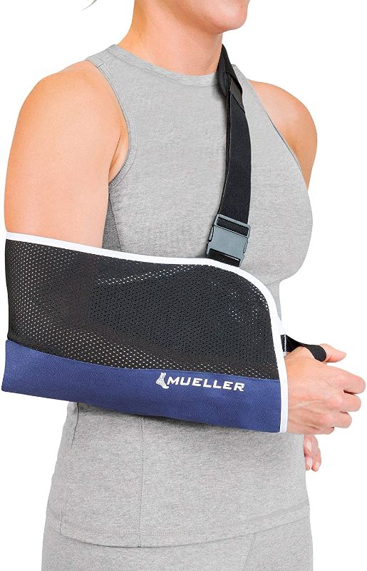 Photo 1 of Mueller Sports Medicine Adjustable Arm Sling, For Men and Women, Black/Blue, One Size Fits Most
