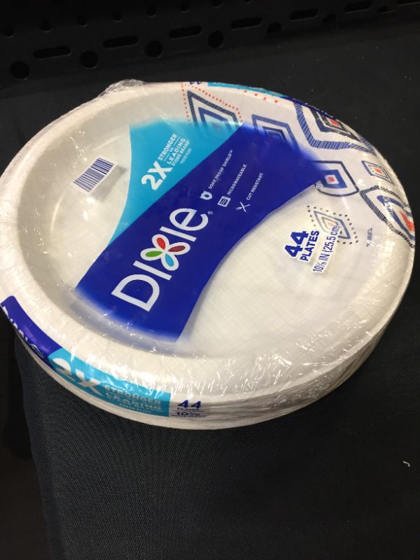 Photo 1 of Dixie Everyday Disposalble Paper Plates 10 1/16 and 