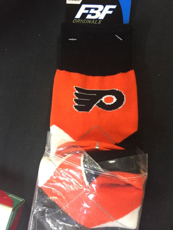 Photo 2 of Men's for Bare Feet Philadelphia Flyers Team Color Argyle Crew Socks