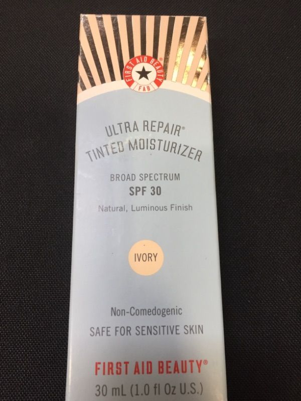 Photo 1 of First Aid Beauty Ultra Repair Tinted Moisturizer with SPF 30, Colloidal Oatmeal and Hyaluronic Acid, 1.0 Ounce - Ivory
Exp: June 2022