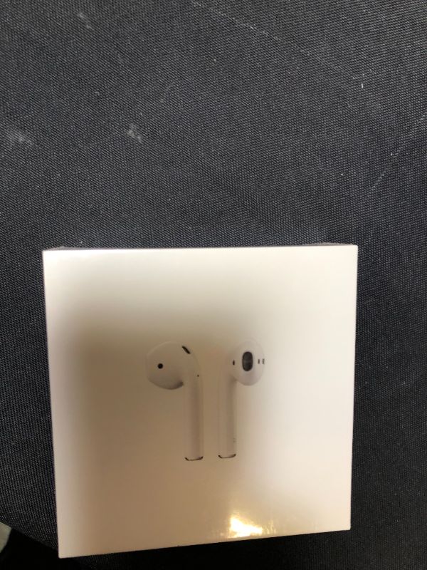 Photo 3 of Apple AirPods with Charging Case
