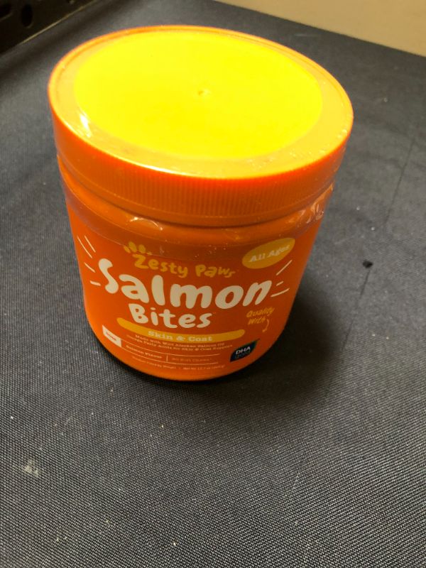 Photo 1 of Salmon Fish Oil Omega 3 for Dogs - With Wild Alaskan Salmon Oil - Anti Itch Skin & Coat + Allergy Support - Hip & Joint + Arthritis Dog Supplement - Natural Omega-3 & 6 + EPA & DHA - 90 Chew Treats--April 2022

