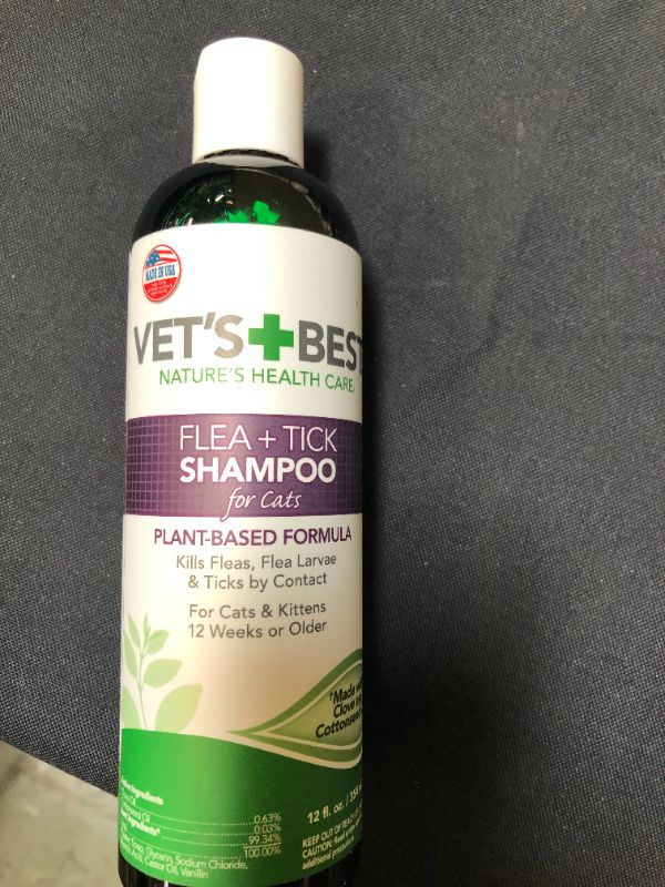 Photo 1 of Vet's Best Flea & Tick Shampoo for Cats