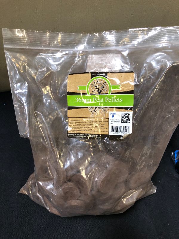 Photo 1 of Root Naturally 36mm Peat Pellets - 200 Count