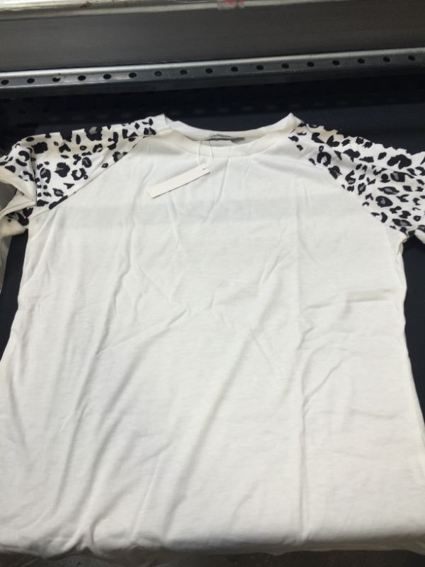 Photo 1 of women's t-shirt (cheetah print)
size M