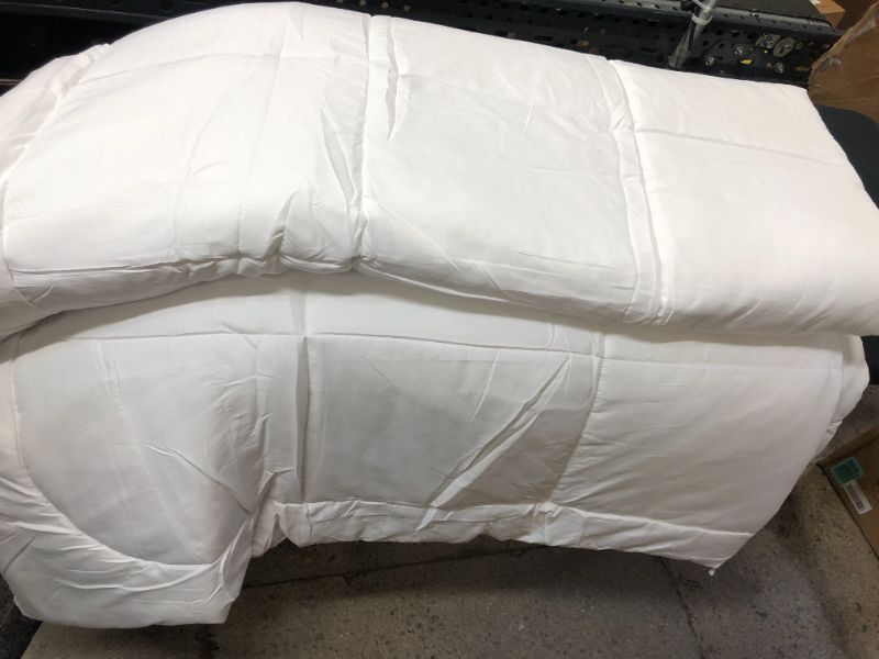 Photo 2 of 1PC Bedsure - Smooth White Comforter king 
