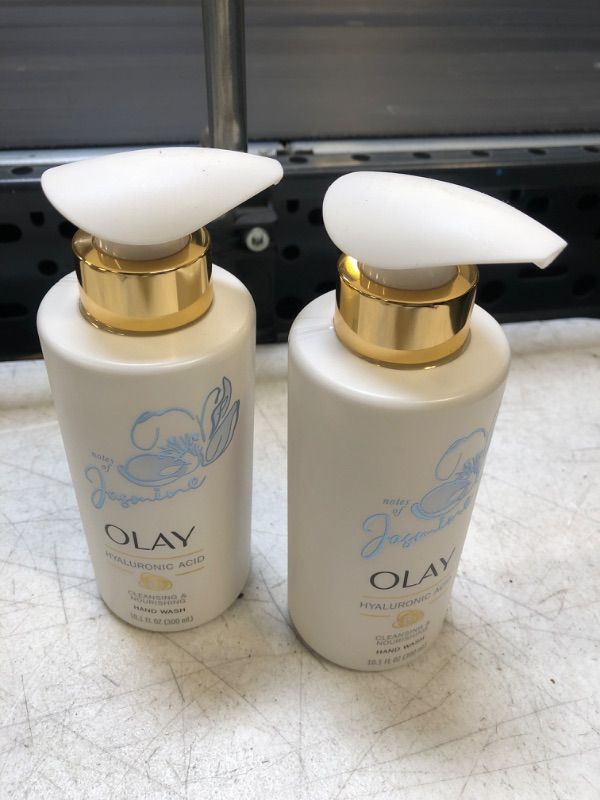 Photo 2 of 2 COUNT Olay Nourishing Liquid Hand Wash with Vitamin B3 + Hyaluronic Acid 10.1 Oz
