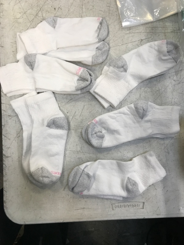 Photo 1 of 6 PAIRS OF SOCKS HANES // SIZE IS UNKNOWN LOOKS LIKE 5 WOMEN 