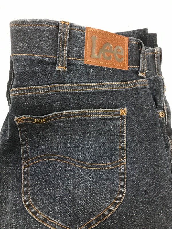 Photo 3 of LEE EXTREME MOTION JEANS SIZE 38X32