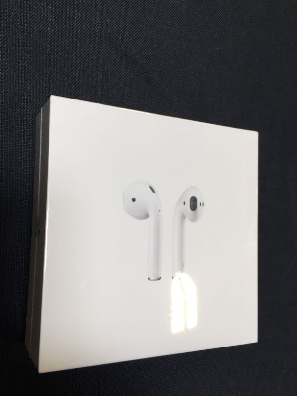 Photo 2 of Apple AirPods with Charging Case

