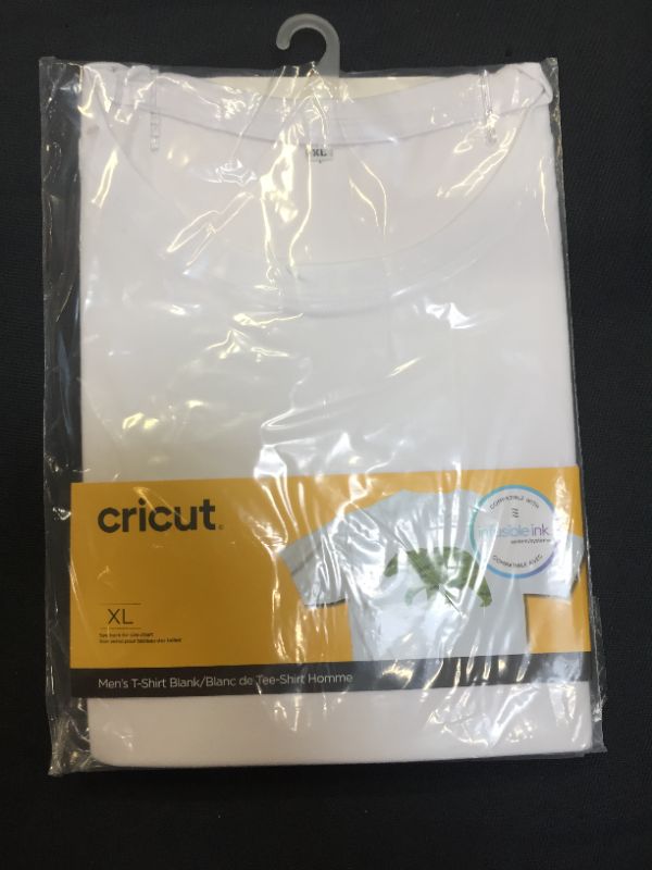 Photo 2 of Cricut mens Men's T-shirt---XL---
