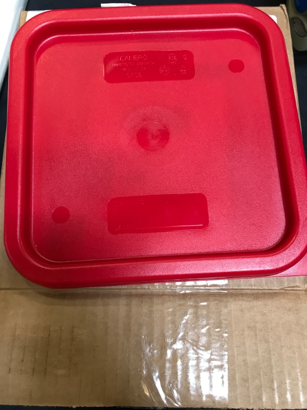 Photo 3 of Cambro Medium Polyethylene Square Lids, fits 6 and 8 qt. containers, Pack of 6
