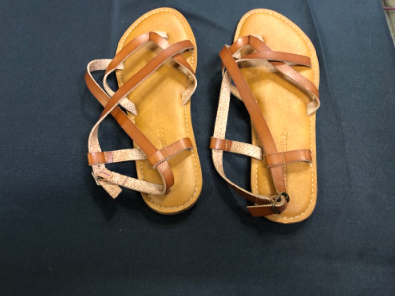 Photo 1 of Amazon Essentials women's sandals size 9