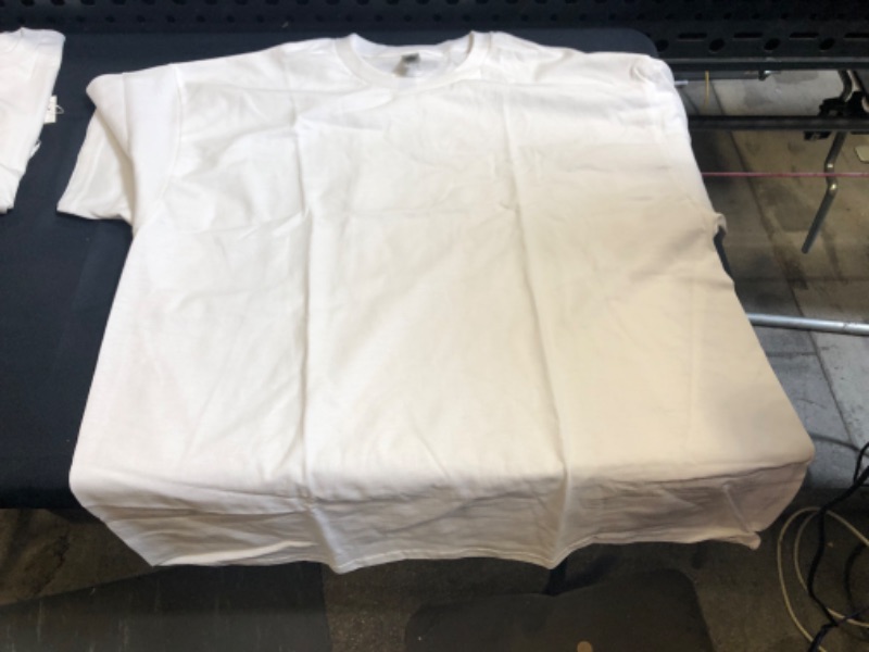 Photo 1 of Gildan men's white shirt 2 pack size XL