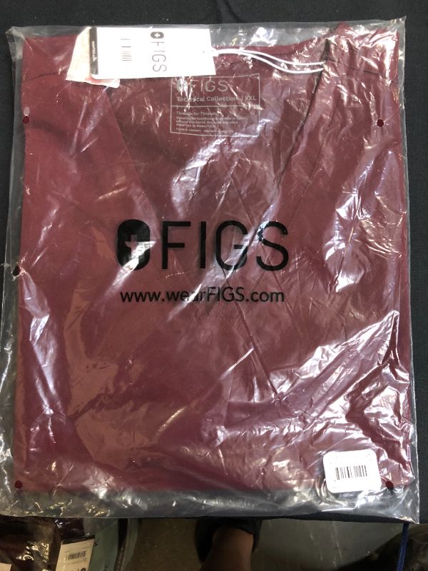 Photo 1 of FIGS Casma Three-Pocket Scrub Top for Women – Tailored Fit, Super Soft Stretch, Anti-Wrinkle Medical Scrub Top
Size: 2XL