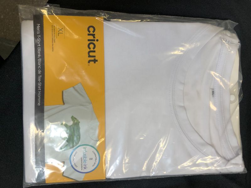 Photo 1 of Cricut mens Men's T-shirt XL
