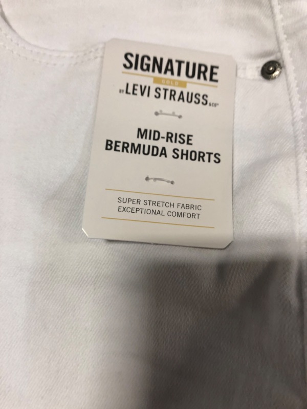 Photo 4 of Levi's Bermuda Short Mid Rise Size 12 L  W 31