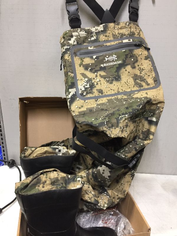 Photo 4 of BASSDASH Breathable Ultra Lightweight Veil Camo Chest SIZE LARGE LONG FEET 12