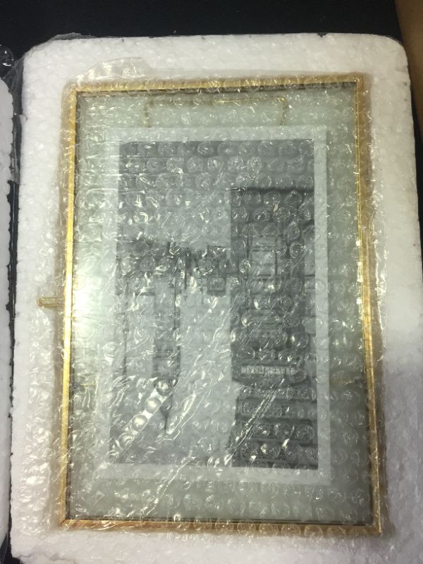 Photo 2 of Brass 4x6 Picture Frame