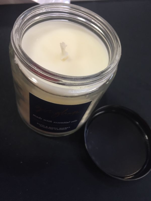 Photo 2 of Bath and Body Works White Barn Gingham Single Wick Candle 7 Ounce 25 to 45 Hour Burn Time