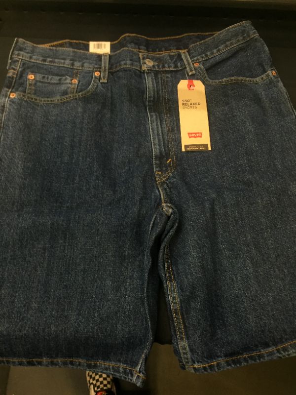 Photo 3 of Levi's Men's 550 Short --- size 38
