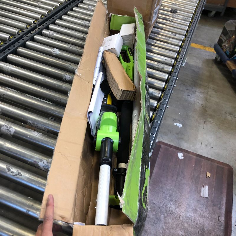 Photo 2 of Earthwise LPHT12022 Volt 20-Inch Cordless Pole Hedge Trimmer, 20 inch, 2.0AH Battery & Fast Charger Included
(UNABLE TO TEST FUNCTIONALITY)
