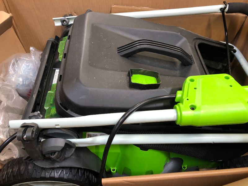 Photo 2 of Greenworks 40V 20-Inch Cordless (2-In-1) Push Lawn Mower, 4.0Ah + 2.0Ah Battery and Charger Included 
