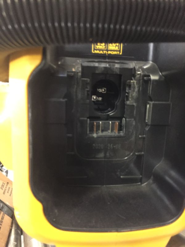 Photo 4 of 18/20V MAX* Cordless Wet/Dry Vac
- missing power cord,