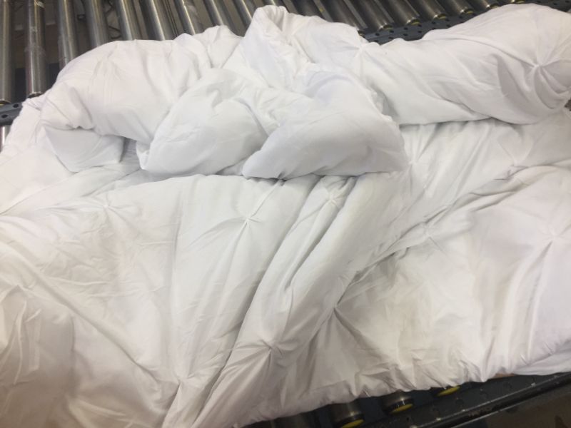 Photo 2 of BEDSURE COMFORTER WHITE 102X90