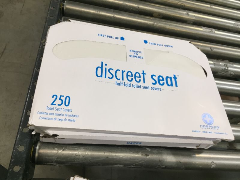 Photo 1 of Discreet Seat DS-1000 Half-Fold Toilet Seat Covers, White (4 Pack of 250)
