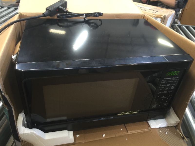 Photo 2 of Hamilton Beach 1.1 Cu. Ft. Black Digital Microwave Oven
