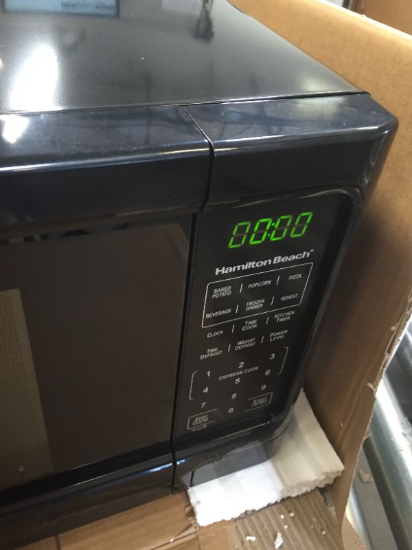 Photo 3 of Hamilton Beach 1.1 Cu. Ft. Black Digital Microwave Oven
