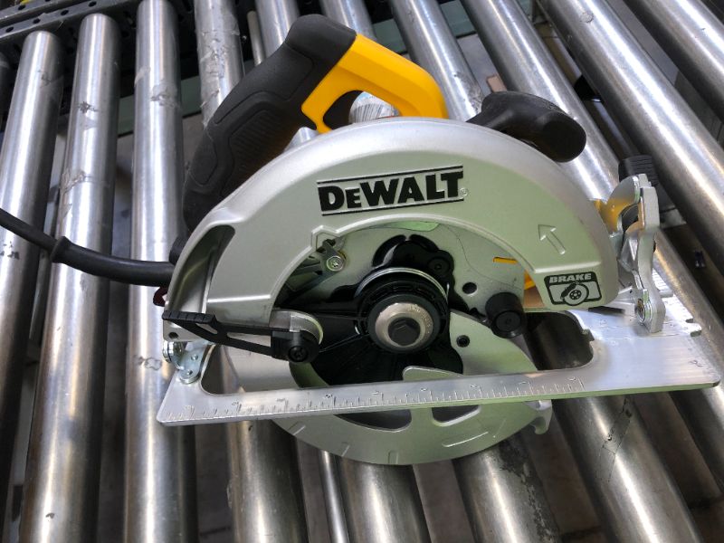 Photo 3 of DeWalt DWE575SB Circular Saw, 15 A, 7-1/4 In Dia Blade, 5/8 In Arbor, 2 In At 45 Deg, 2.55 In At 90 Deg D Cutting
